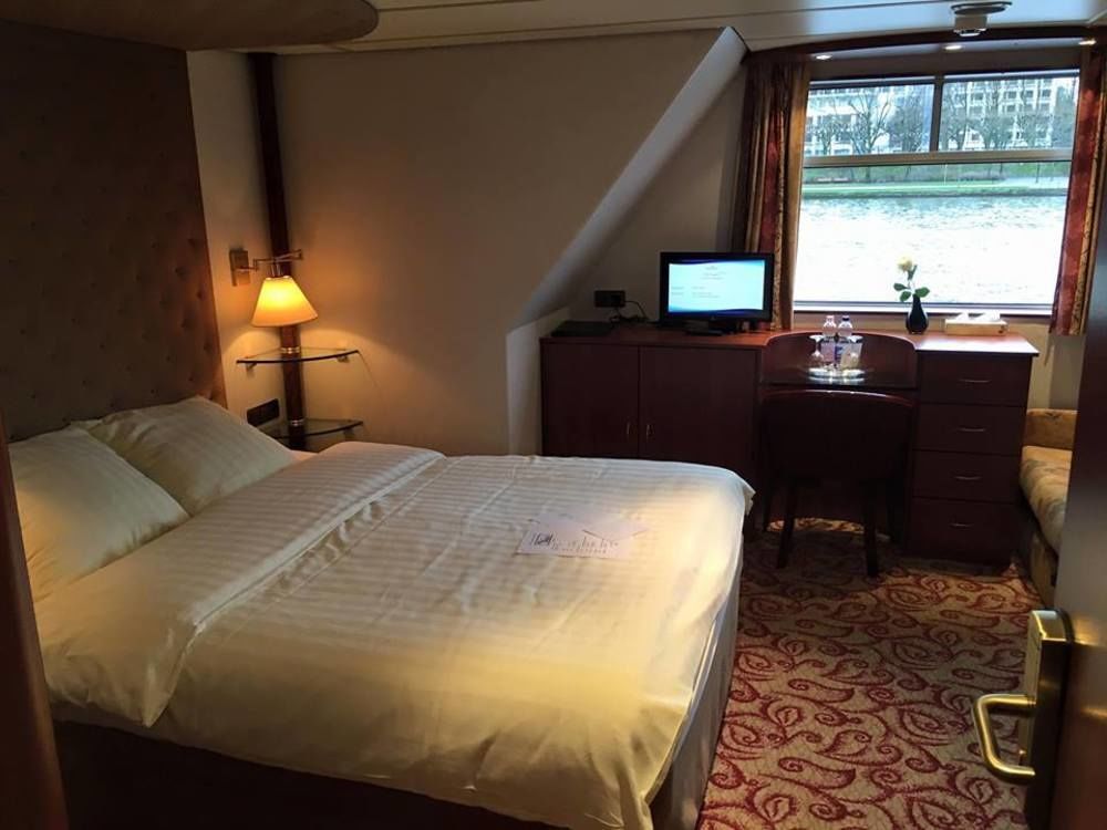 Knm Ms Switzerland I - Dusseldorf Hotel Bagian luar foto