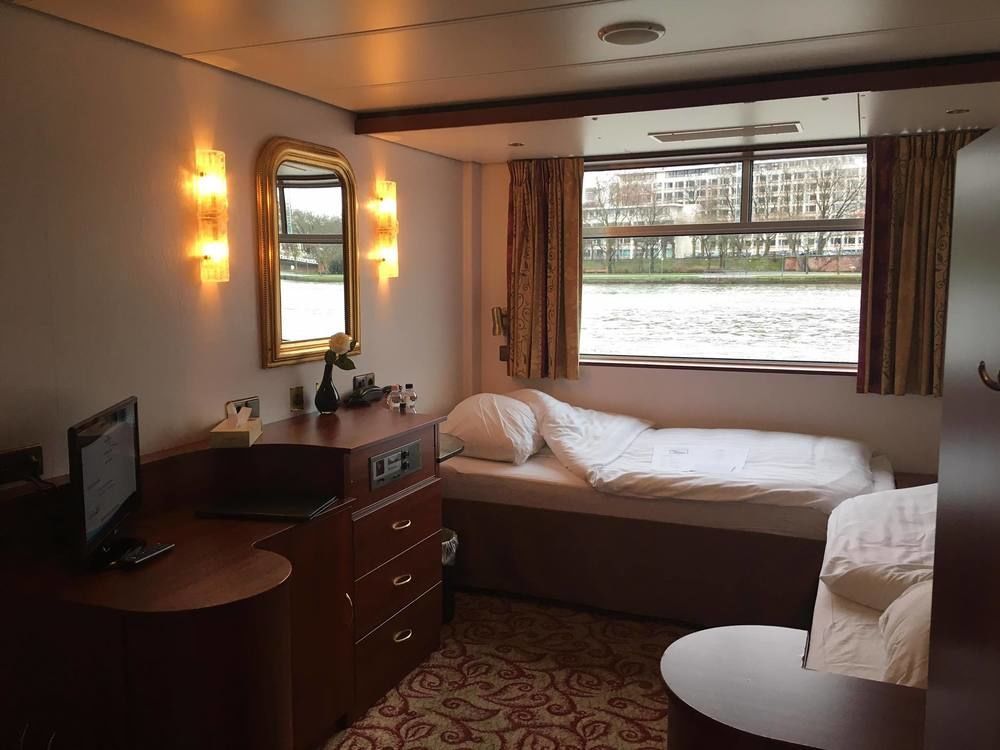 Knm Ms Switzerland I - Dusseldorf Hotel Bagian luar foto